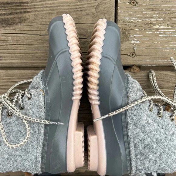 Magellan grey outdoor/rain/all weather duck shoes. Great condition!5 youth/woman - Picture 9 of 9